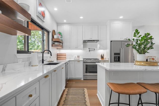 1113 Twin Points Road, Hot Springs, AR 71913