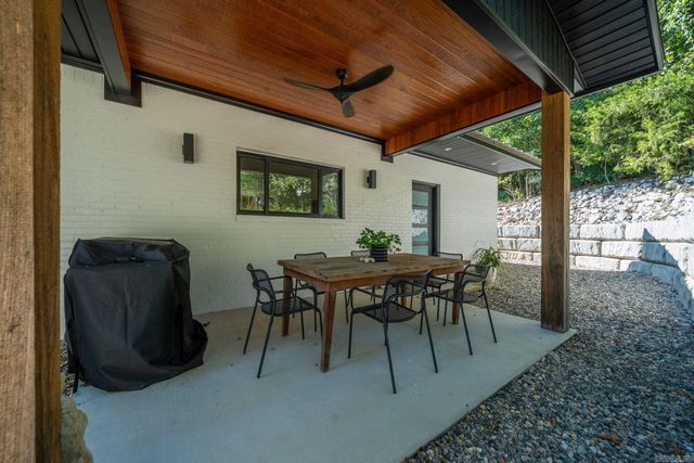 1113 Twin Points Road, Hot Springs, AR 71913