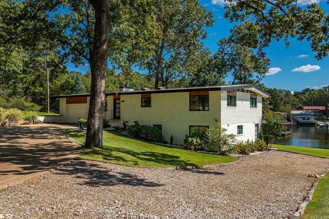 1113 Twin Points Road, Hot Springs, AR 71913