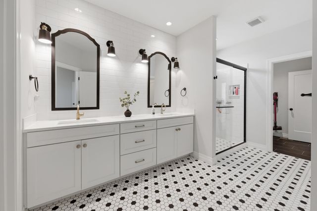 3303 N Shefford St, Wichita, KS 67205