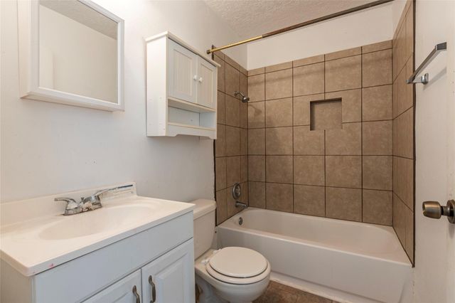 420 17th Avenue N, Texas City, TX 77590