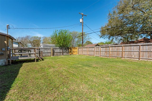 420 17th Avenue N, Texas City, TX 77590