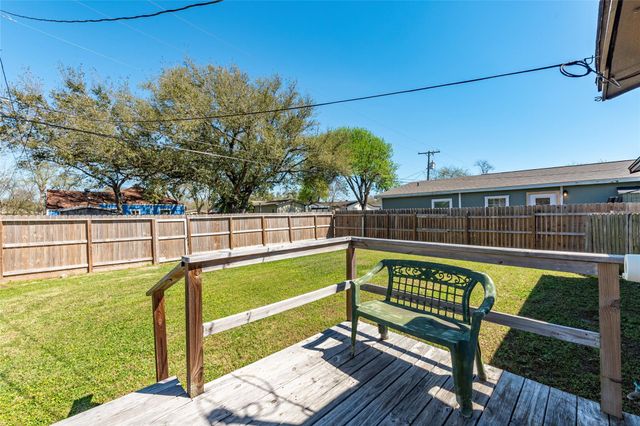 420 17th Avenue N, Texas City, TX 77590