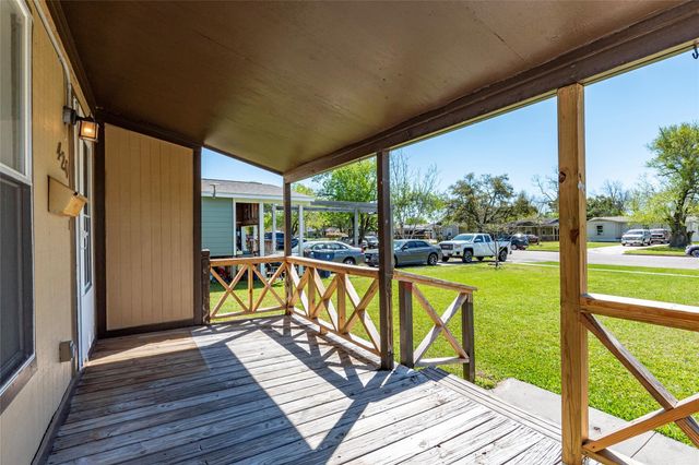 420 17th Avenue N, Texas City, TX 77590