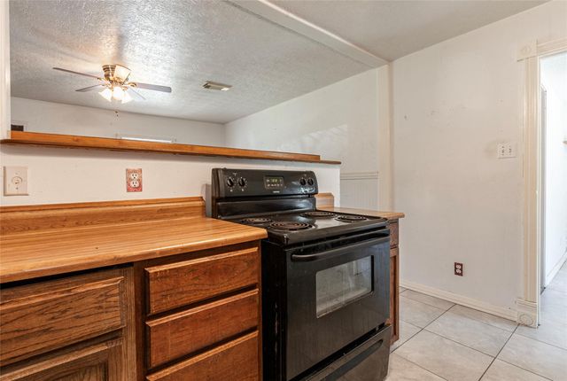 420 17th Avenue N, Texas City, TX 77590