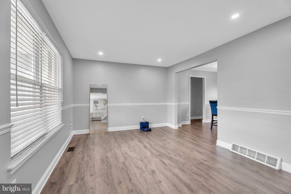 33 BERWICK LN, Sicklerville, NJ 08081 — photo 4