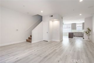 18347 Saticoy 28, Reseda (los Angeles), CA 91335