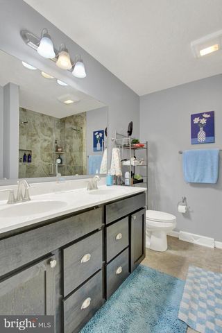 880 RIPPLE DR, Hanover, PA 17331