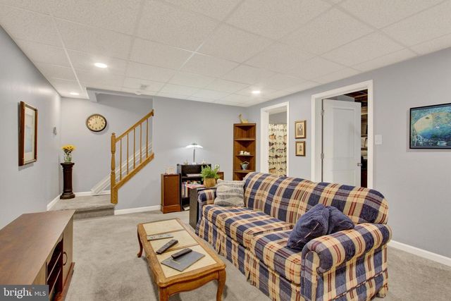 880 RIPPLE DR, Hanover, PA 17331