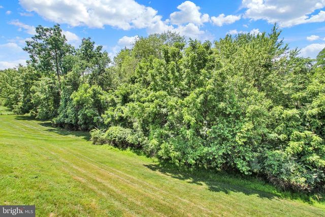 880 RIPPLE DR, Hanover, PA 17331
