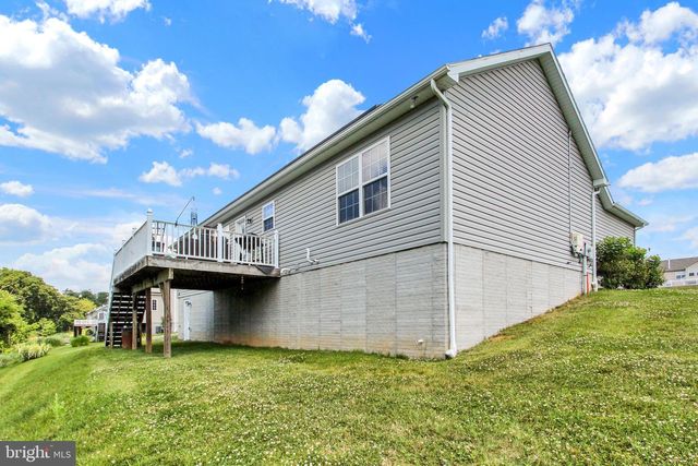 880 RIPPLE DR, Hanover, PA 17331