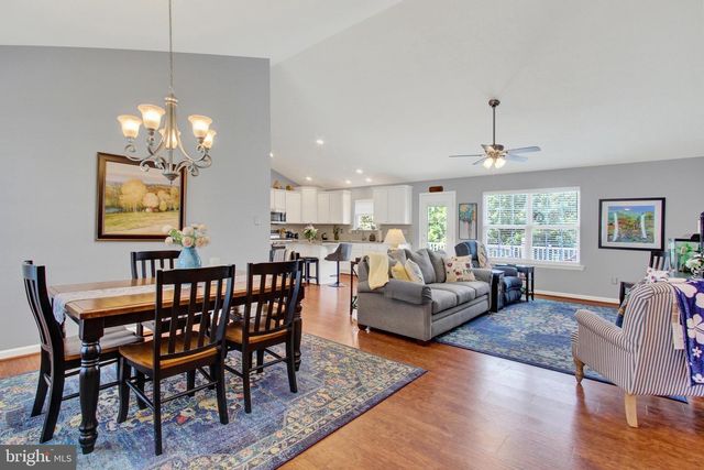 880 RIPPLE DR, Hanover, PA 17331
