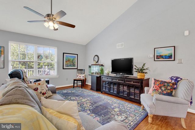 880 RIPPLE DR, Hanover, PA 17331