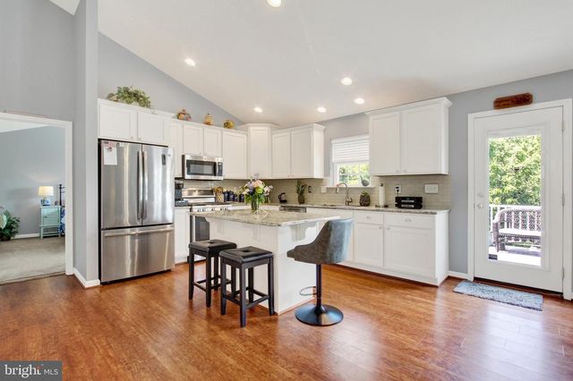 880 RIPPLE DR, Hanover, PA 17331