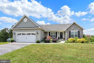 880 RIPPLE DR, Hanover, PA 17331