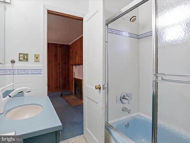 7247 DEBORAH DR, Falls Church, VA 22046