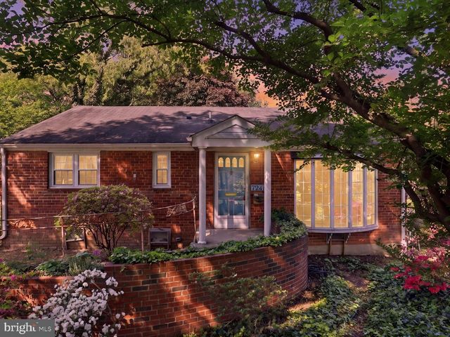 7247 DEBORAH DR, Falls Church, VA 22046