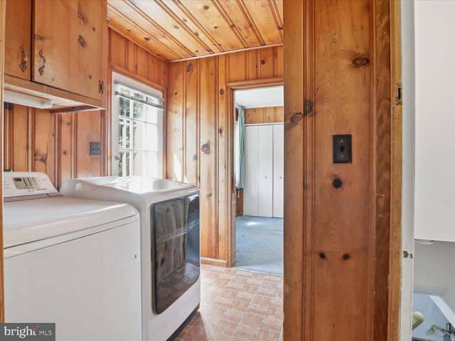 7247 DEBORAH DR, Falls Church, VA 22046
