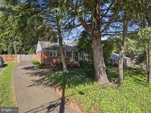 7247 DEBORAH DR, Falls Church, VA 22046