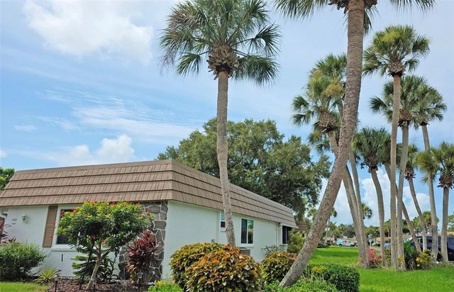 5468 RIVERBLUFF CIRCLE V-40, Sarasota, FL 34231