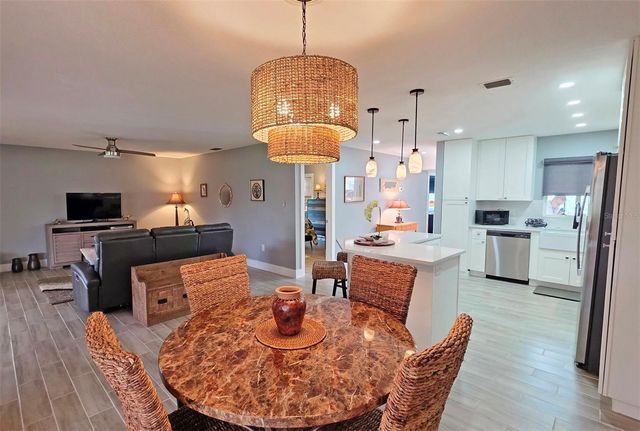 5468 RIVERBLUFF CIRCLE V-40, Sarasota, FL 34231