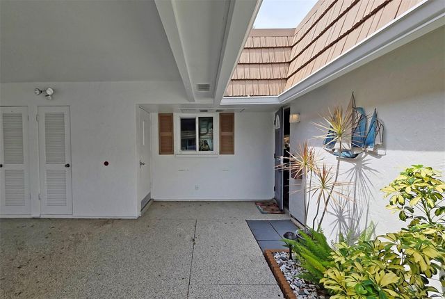 5468 RIVERBLUFF CIRCLE V-40, Sarasota, FL 34231