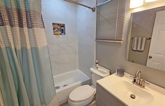 5468 RIVERBLUFF CIRCLE V-40, Sarasota, FL 34231