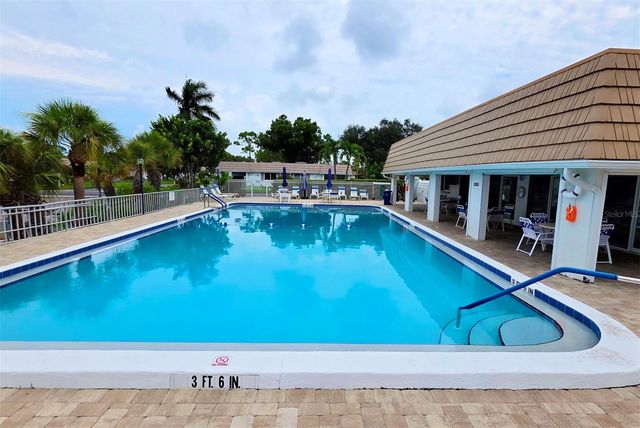 5468 RIVERBLUFF CIRCLE V-40, Sarasota, FL 34231