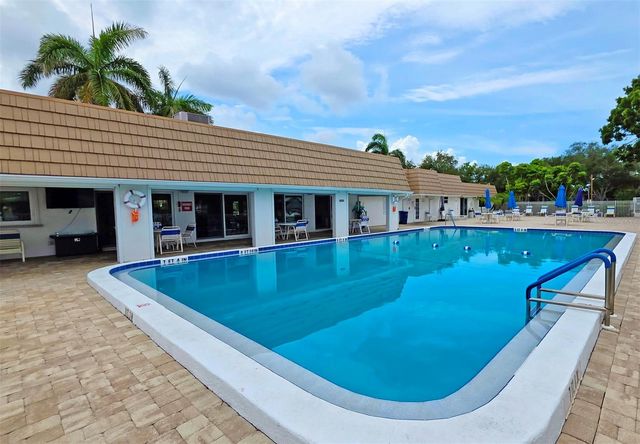 5468 RIVERBLUFF CIRCLE V-40, Sarasota, FL 34231