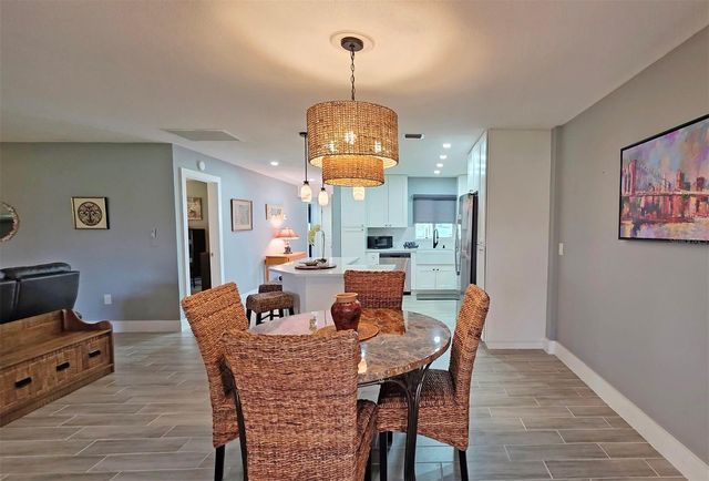 5468 RIVERBLUFF CIRCLE V-40, Sarasota, FL 34231