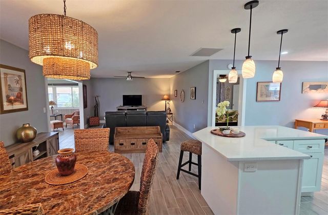 5468 RIVERBLUFF CIRCLE V-40, Sarasota, FL 34231