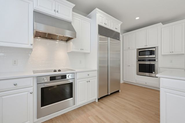 6 Samuel Path, Natick, MA 01760