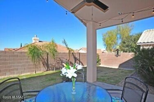 124 S Palace Gardens Drive, Tucson, AZ 85748