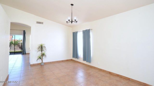 124 S Palace Gardens Drive, Tucson, AZ 85748