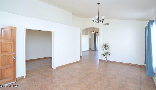 124 S Palace Gardens Drive, Tucson, AZ 85748