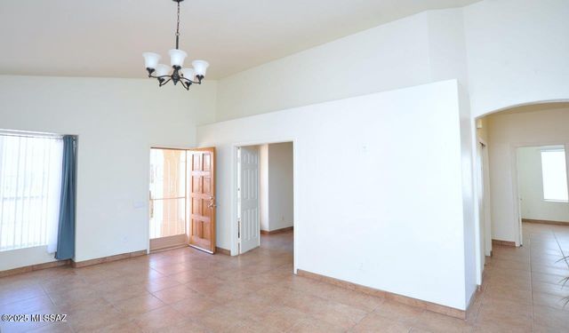 124 S Palace Gardens Drive, Tucson, AZ 85748