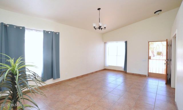 124 S Palace Gardens Drive, Tucson, AZ 85748