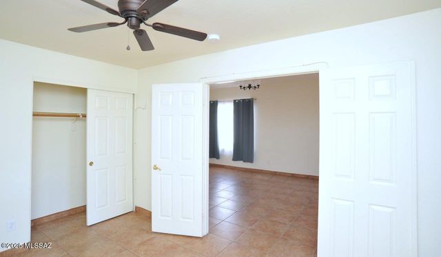 124 S Palace Gardens Drive, Tucson, AZ 85748