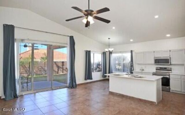 124 S Palace Gardens Drive, Tucson, AZ 85748