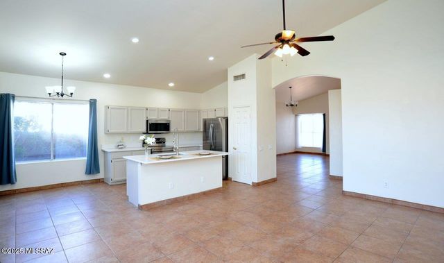124 S Palace Gardens Drive, Tucson, AZ 85748