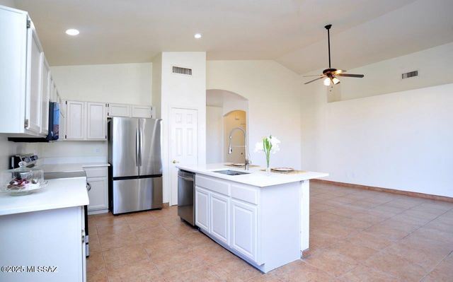 124 S Palace Gardens Drive, Tucson, AZ 85748