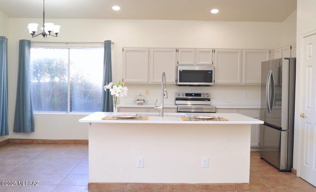 124 S Palace Gardens Drive, Tucson, AZ 85748