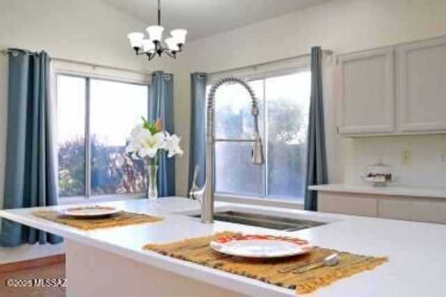 124 S Palace Gardens Drive, Tucson, AZ 85748