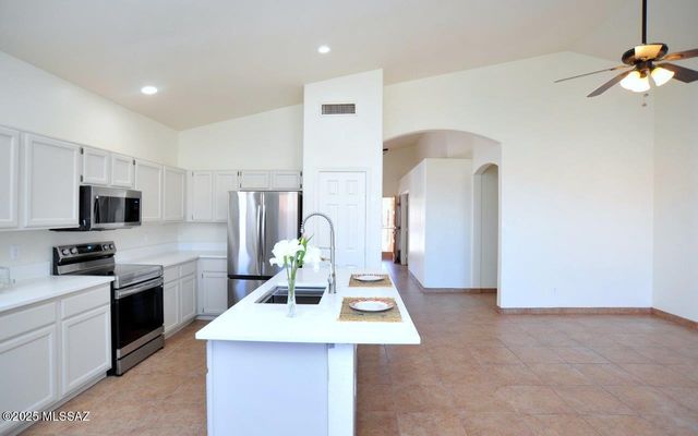 124 S Palace Gardens Drive, Tucson, AZ 85748