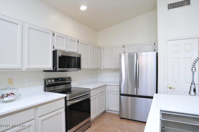 124 S Palace Gardens Drive, Tucson, AZ 85748