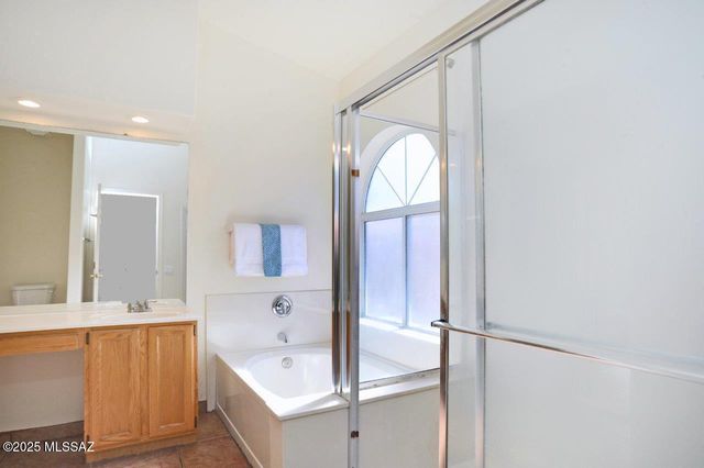 124 S Palace Gardens Drive, Tucson, AZ 85748