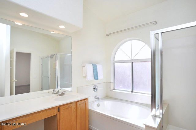 124 S Palace Gardens Drive, Tucson, AZ 85748