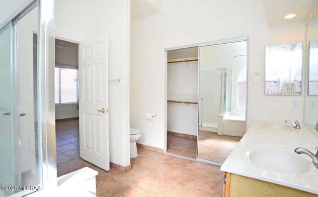 124 S Palace Gardens Drive, Tucson, AZ 85748