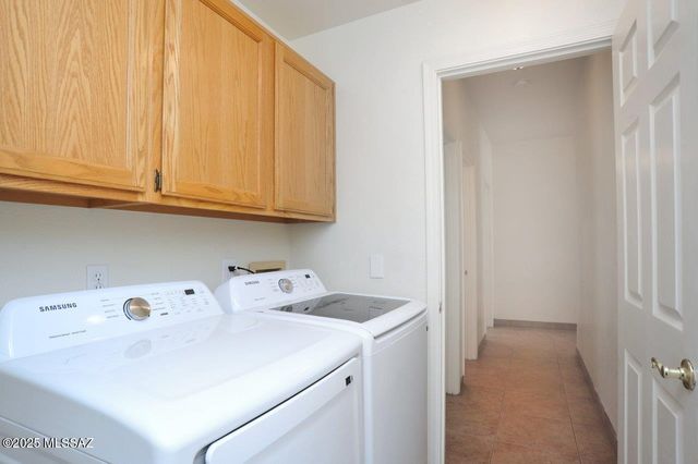 124 S Palace Gardens Drive, Tucson, AZ 85748