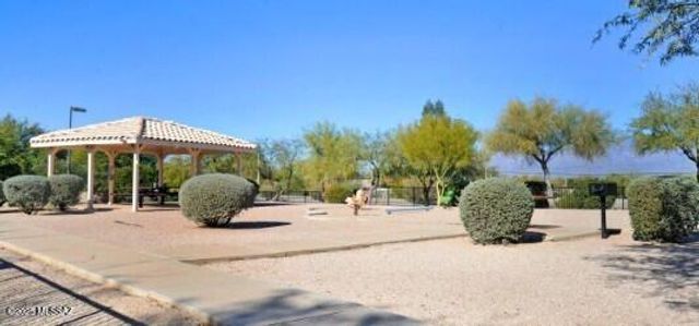 124 S Palace Gardens Drive, Tucson, AZ 85748